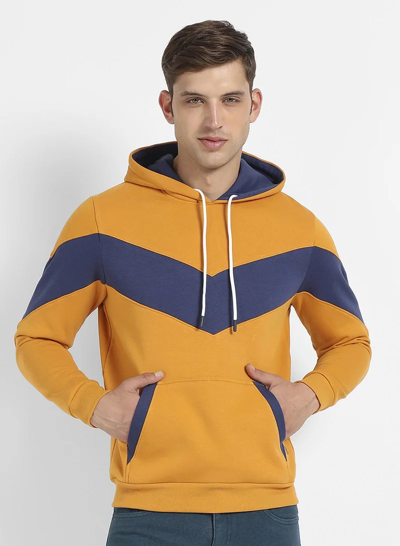 كامبوس سوترا هودي رجالي أصفر خردلي وأزرق كحلي بنمط شيفرون
