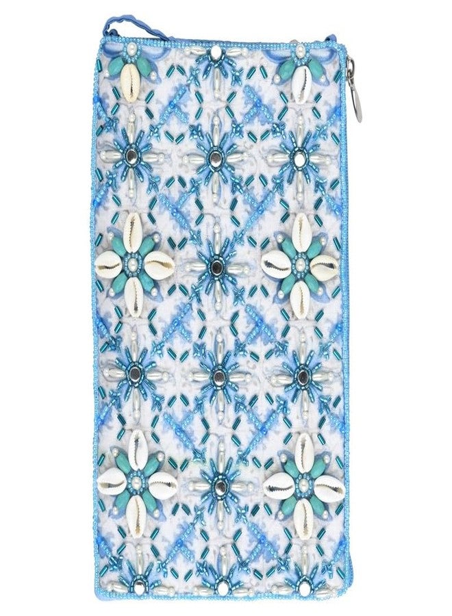 بامبو تردينج حقيبة نادي بامبو تريدينج كلوب، مصنوعة من صدفة الكاوري الكاريبية، باللون الأزرق.