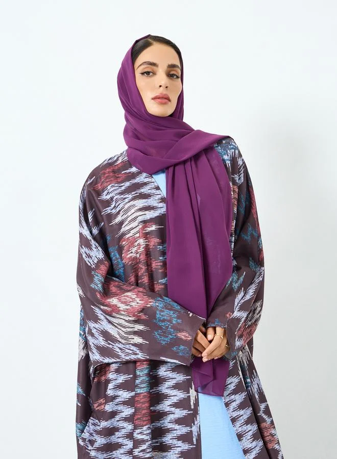 تايك تو عباية بطبعة جرافيك وأكمام طويلة مع حجاب