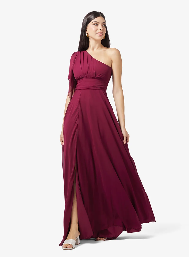 ايلا ليمتد اديشن فستان بكتف واحد بفتحة