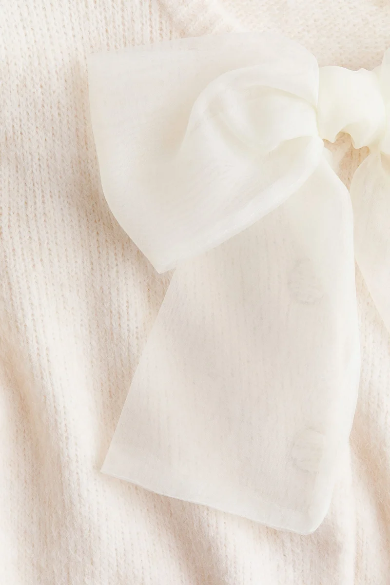 اتش اند ام كارديغان محبوك بتفاصيل على شكل فيونكة