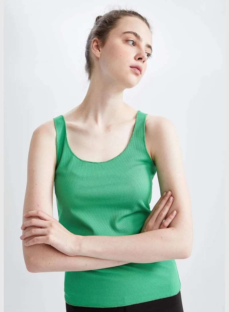 ديفاكتو امرأة محبوكة رياضية بياقة مستديرة ضيقة