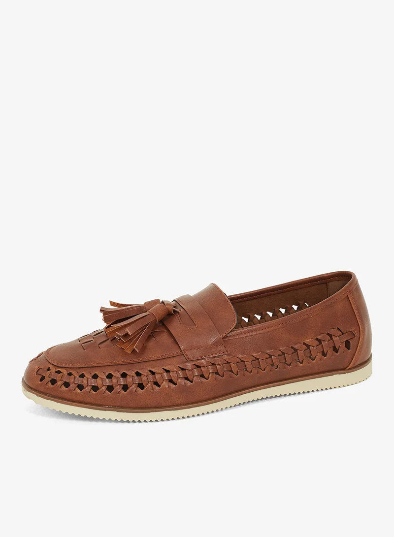 MENS PU LOAFER; CREAM SOLE DETAIL; TASSLE DETAILING