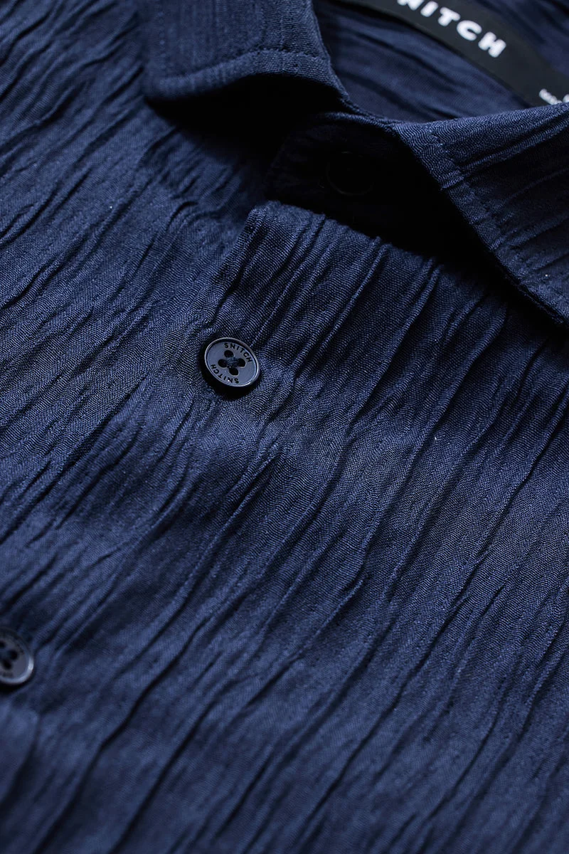 SNITCH قميص كحلي بقصة ضيقة مع ثنيات