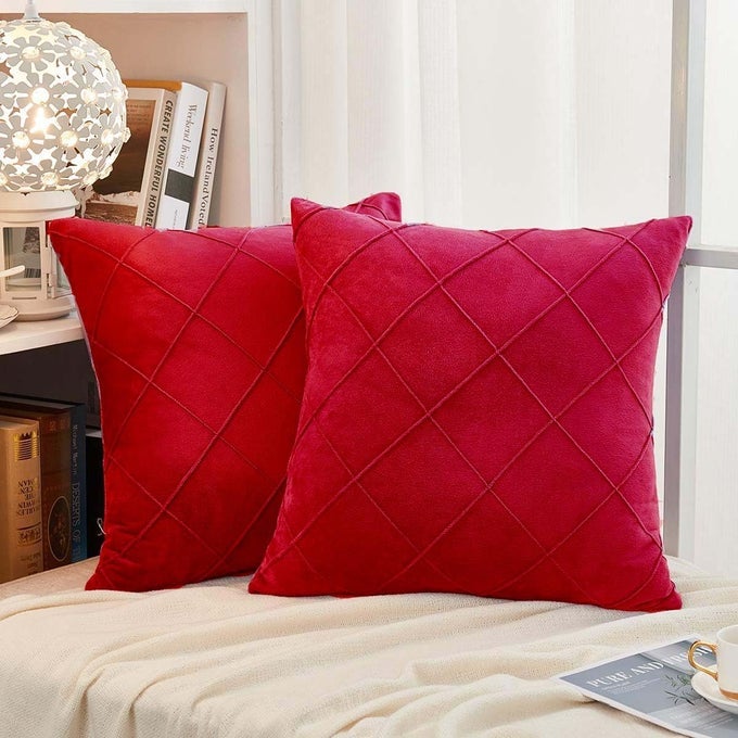 LUXURIOUS DIAMOND PINCH PLEATED CRYSTAL VELVET PILLOWCASES SOLID PINTUCK THROW CUSHION COVER FOR HOME DECOR HIDDEN ZIPPER CLOSURE (RED, 18'' X 18'' INCH)