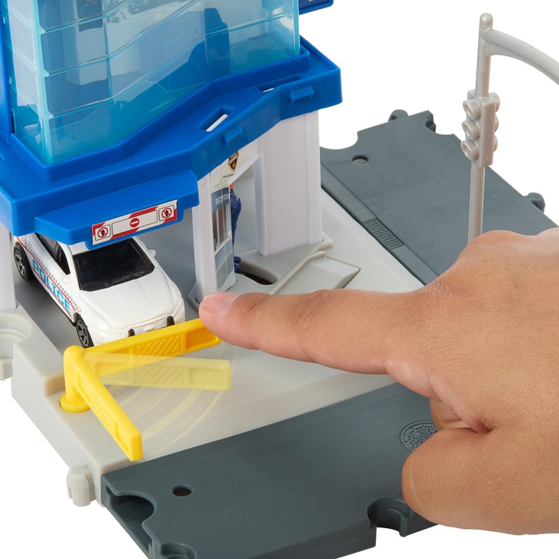 Matchbox Toy Car & Playset, Action Drivers Police Traffic Center with 1:64 Scale Ford Police Interceptor Toy Car, Kid- & Car-Activated Features, Moving Figure, HRY44 - Image 3