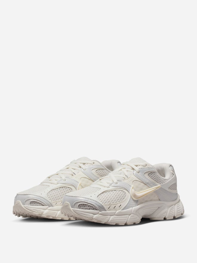 Nike V5 RNR Shoes - Image 1