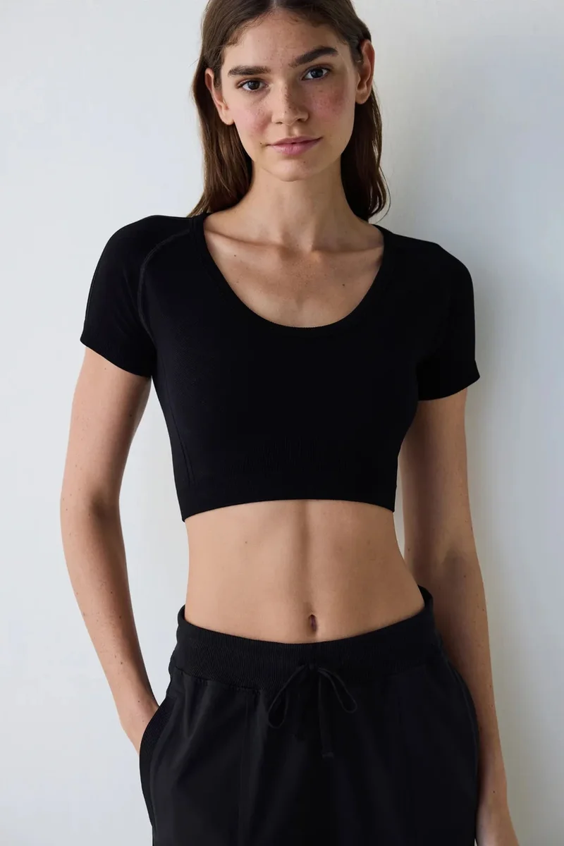 بنتي PENTI Seamless Slim Fit Short Sleeve Crop Sports Top