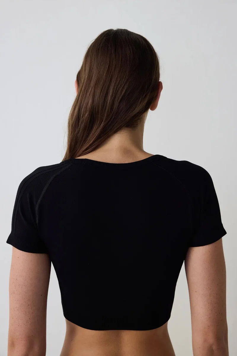 بنتي PENTI Seamless Slim Fit Short Sleeve Crop Sports Top
