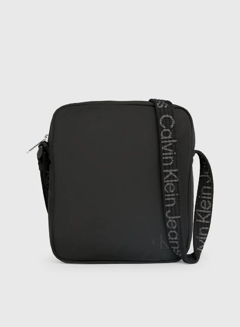 Calvin Klein Jeans Men's Crossbody Bag -  soft recycled polyester exterior, Black
