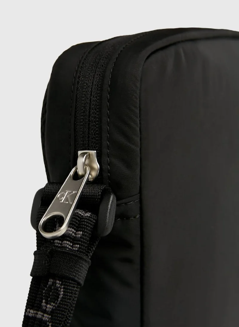 Calvin Klein Jeans Men's Crossbody Bag -  soft recycled polyester exterior, Black