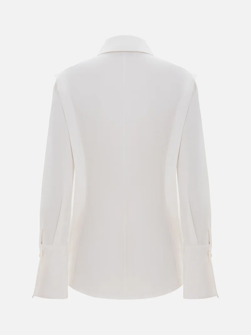 Lichi Fitted shirt with side stitching and accent buttons