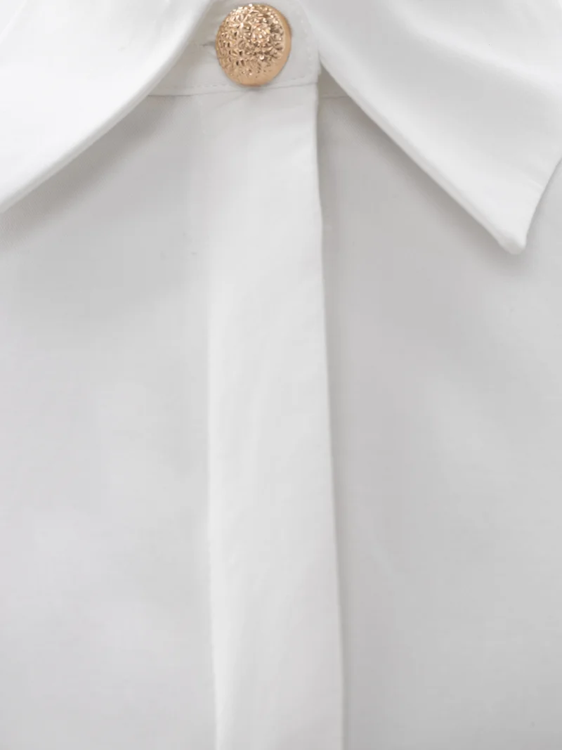 Lichi Fitted shirt with side stitching and accent buttons