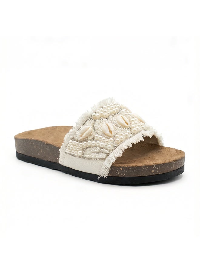 سليبر حريمي مزين باللؤلؤ والصدف الطبيعي – نسائي صيفي بنعل مريح سويدي – تصميم أنيق للخرجات والكاجوال - Image 5