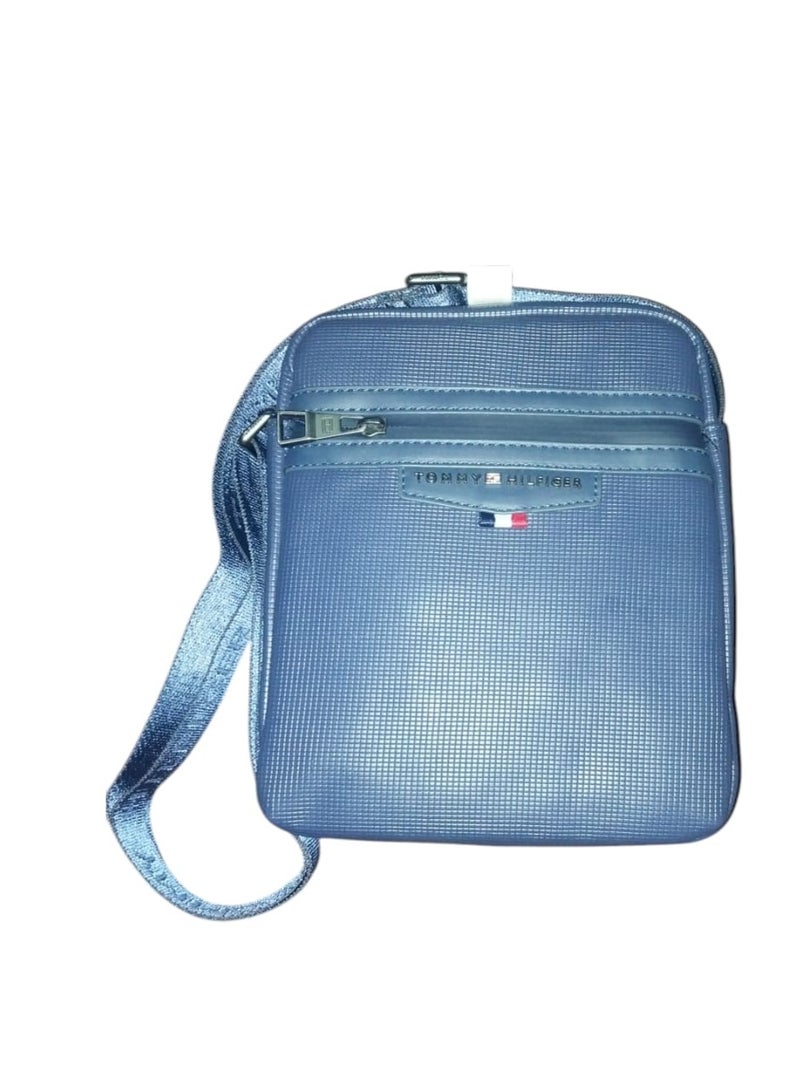 تومي هيلفيغر سبورت حقيبة كروس تومي اللون الأزرق – أنيقة وعملية مع جيب أمام  بسحاب، وقسم رئيسي واسع - Image 2