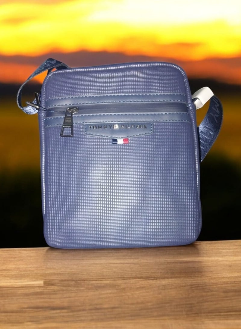 تومي هيلفيغر سبورت حقيبة كروس تومي اللون الأزرق – أنيقة وعملية مع جيب أمام  بسحاب، وقسم رئيسي واسع - Image 3