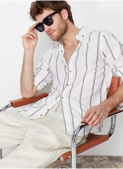 trendyol قميص كاكي بقصّة Slim Fit مع أزرار وياقة وكتاف مخططة TMNSS21GO1095  - Image 3