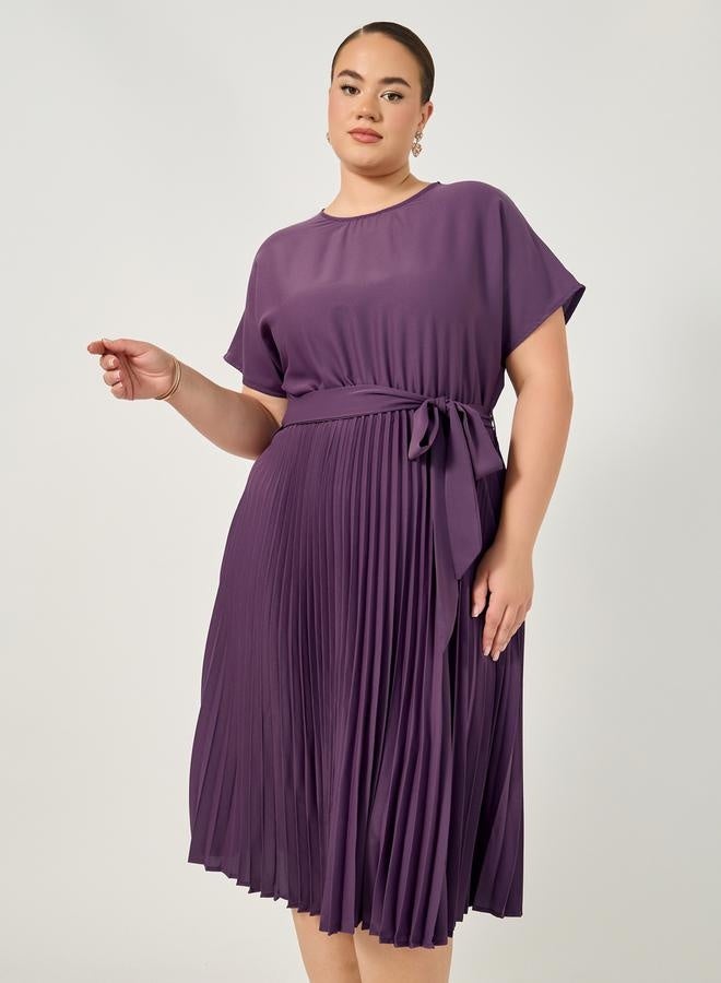 Styli Plus Size A-Line Pleated Midi Dress with Waist Tie Detail  - Image 3