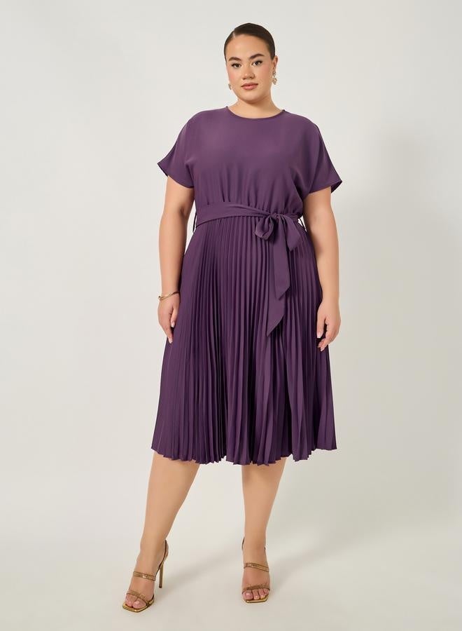 Styli Plus Size A-Line Pleated Midi Dress with Waist Tie Detail  - Image 2