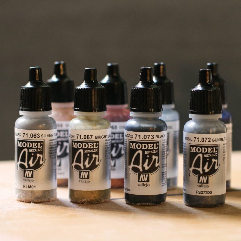 Vallejo Acrylicos Vallejo Metallic Colors Model Air Paint Set, 1/2 Fl. Oz. Bottles, 8 Colors - Image 5