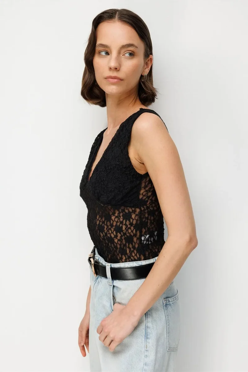 ميكسراي MIXRAY Women's Sleeveless Lace Cut-Out V-Neck Blouse