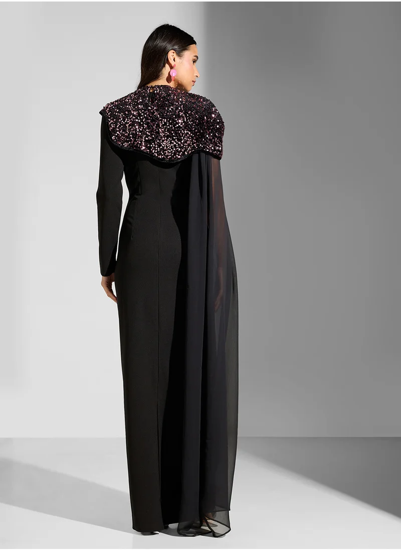 نمشي x Dress With Exaggerated Trail & Detachable Shimmer Cape
