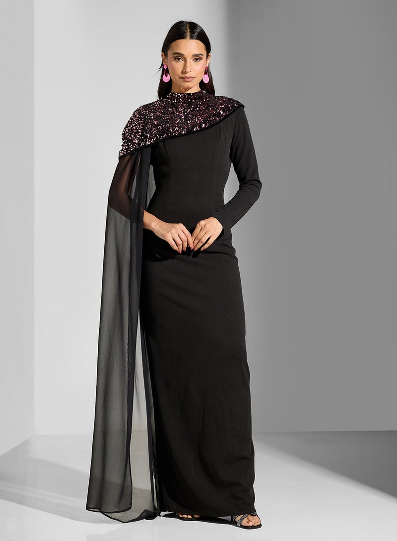 نمشي x فستان سهرة بكاب مطرز بالترتر - Image 5