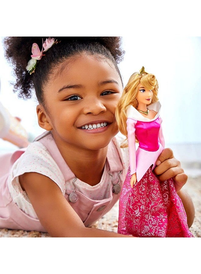 Disney store دميه أميرة ديزني الكلاسيكية الرسمية من متجر ديزني (أورورا من الجميلة النائمة)، 11 بوصة، تشمل فرشاة بتفاصيل مصبوبة، لعبة قابلة للتشكيل بالكامل بزي كلاسيكي - ألعاب أميرات ديزني للفتيات - Image 4