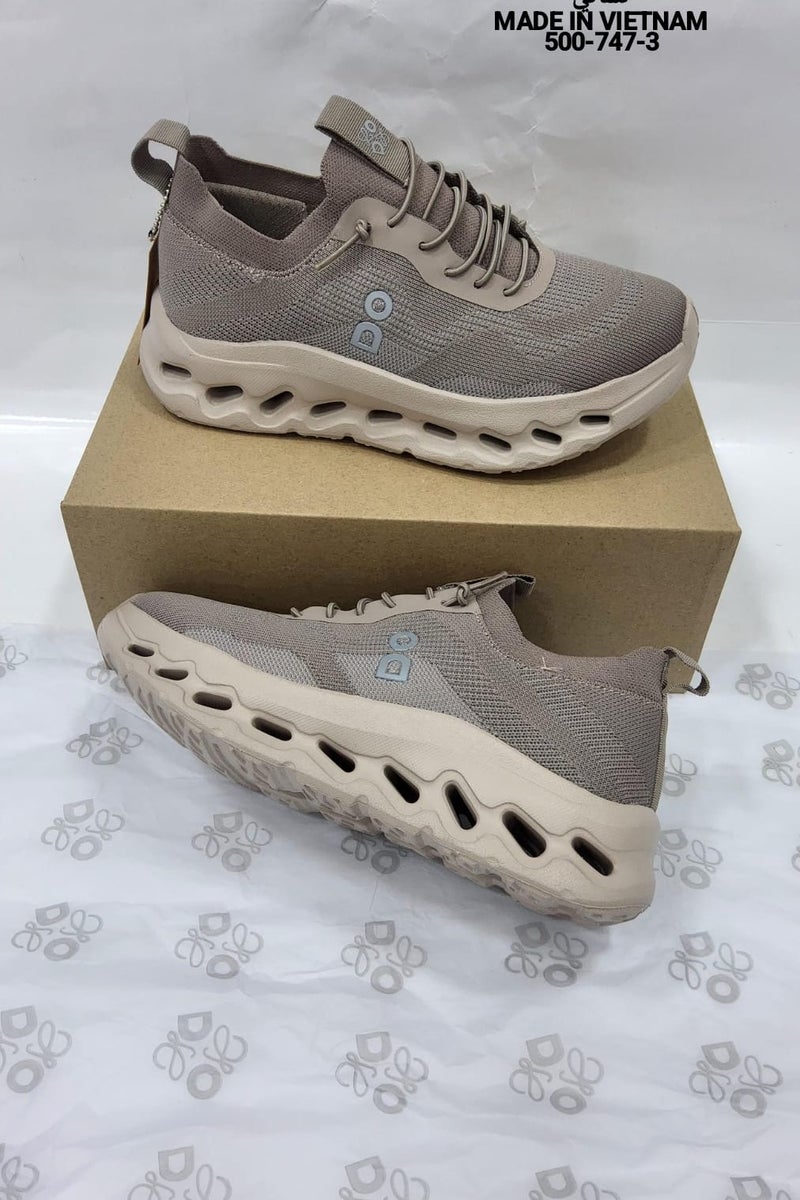 دو حذاء للمشي - Image 1