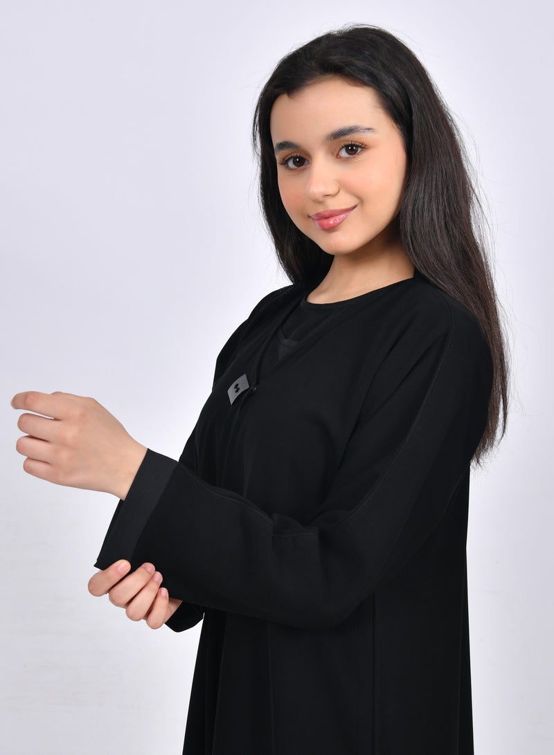 عبايات حوراء عبايه بناتيه لف سوداء بفستان متصل وزر اغلاق - Image 1
