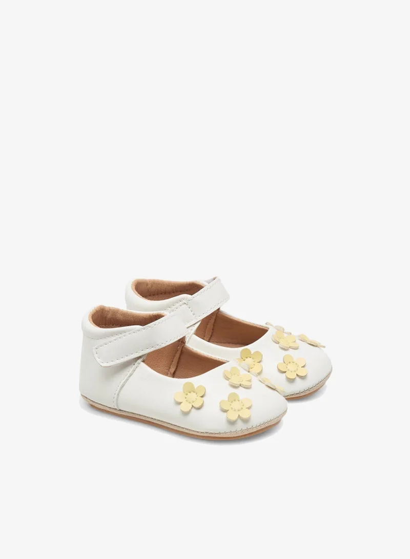 بيرفيت بوتس بزخارف زهور وإغلاق بشريط لاصق