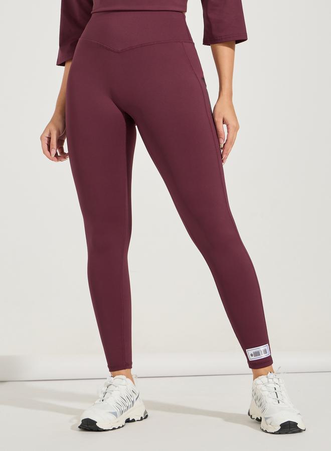 ستايلي اكتيف ليقنز مطبع بكتابة جانبية مع تفاصيل درزات - Image 3