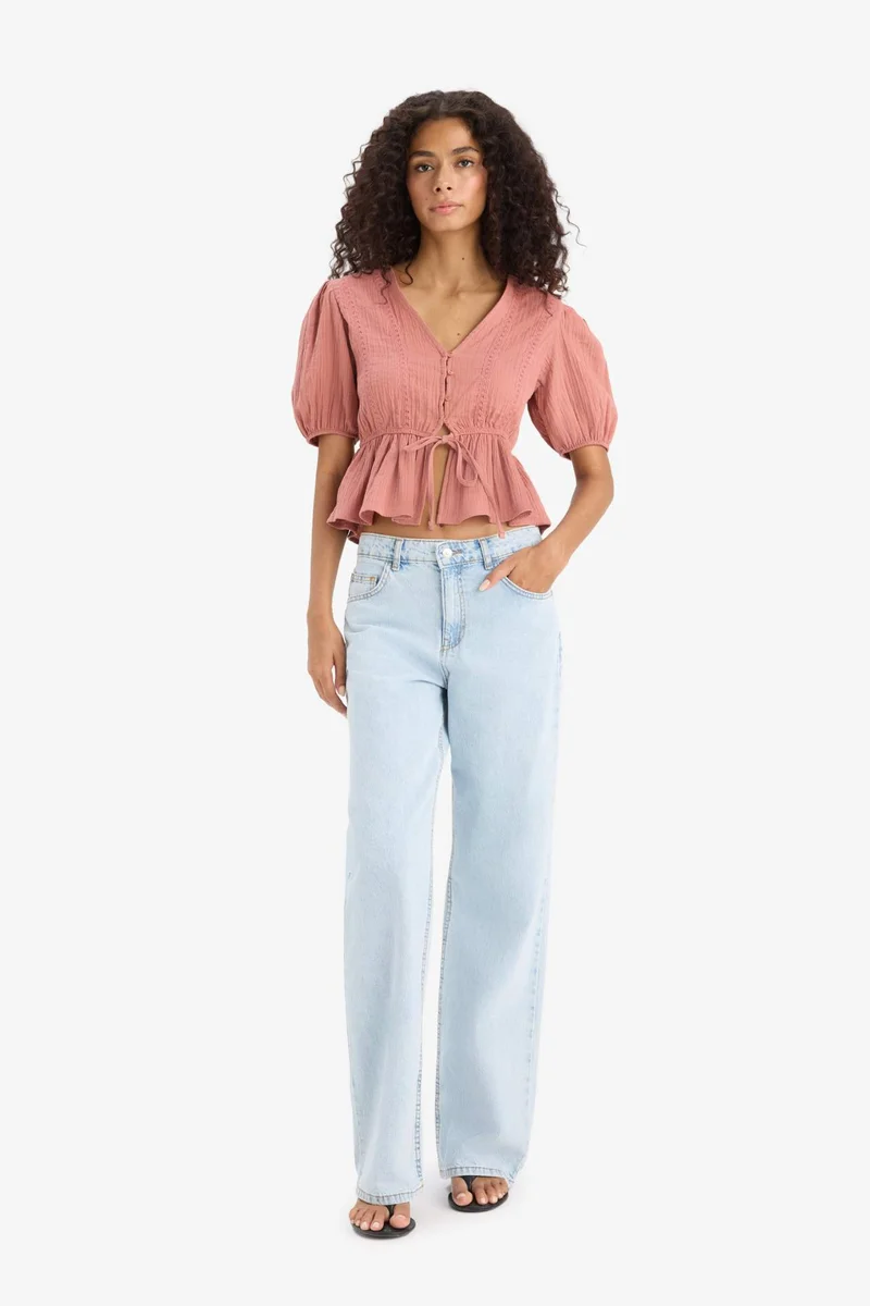 ديفاكتو Slim Fit V-neck Short Sleeve Blouse