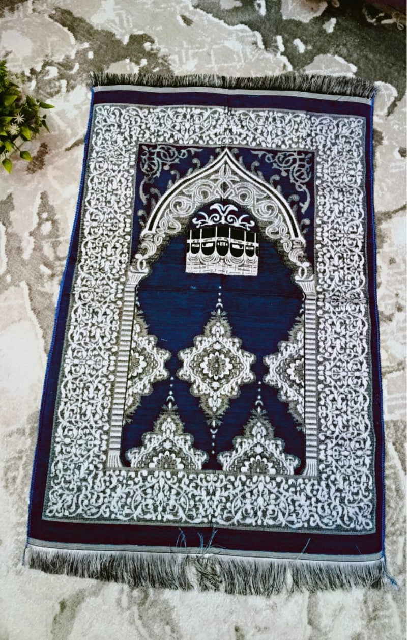 Luxury prayer rug with elegant Islamic design - a distinctive spiritual touch in multiple shapes and colors - Image 4