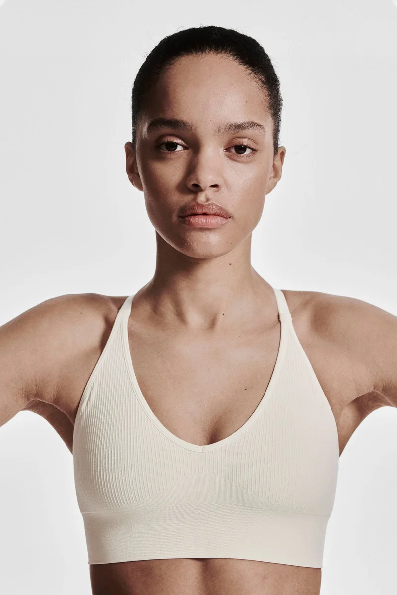 اتش اند ام حمالة صدر رياضية للدعم المتوسط بدون درزات