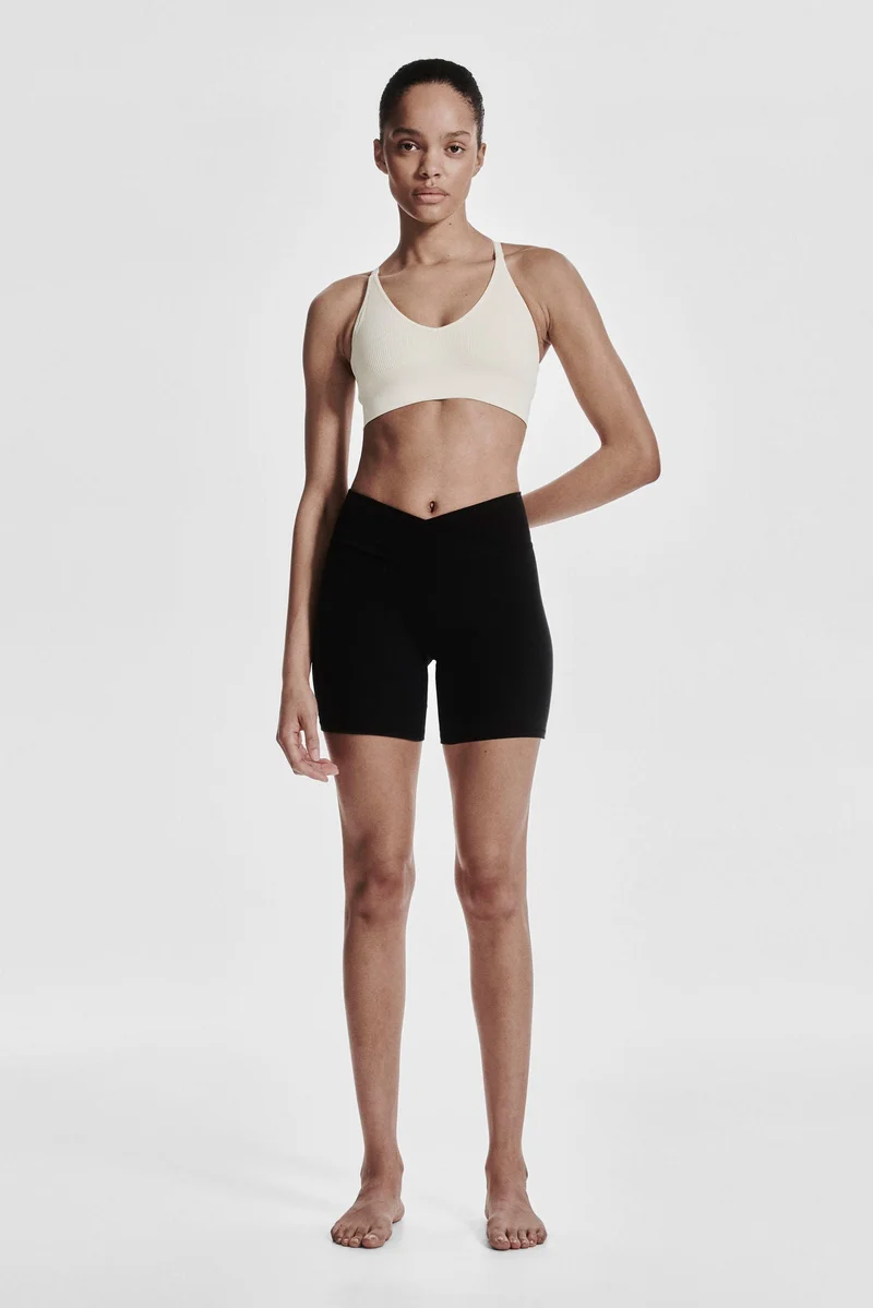 اتش اند ام حمالة صدر رياضية للدعم المتوسط بدون درزات