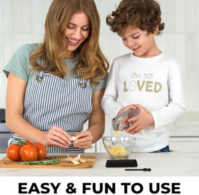 Zulay Kitchen مجموعة عصر الثوم الفاخرة - أداة تقطيع ثوم احترافية مقاومة للصدأ - سهلة العصر، سهلة التنظيف مع مقبض ناعم ومريح - مقشرة ثوم سيليكون وفرشاة (فضي) - Image 5