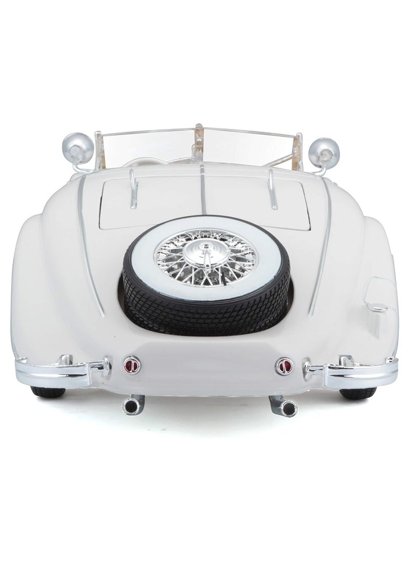 Maisto Tobar 1:18 Die-Cast 1936 Mercedes-Benz 500K Typ Specialroadster by Maisto  - Image 3