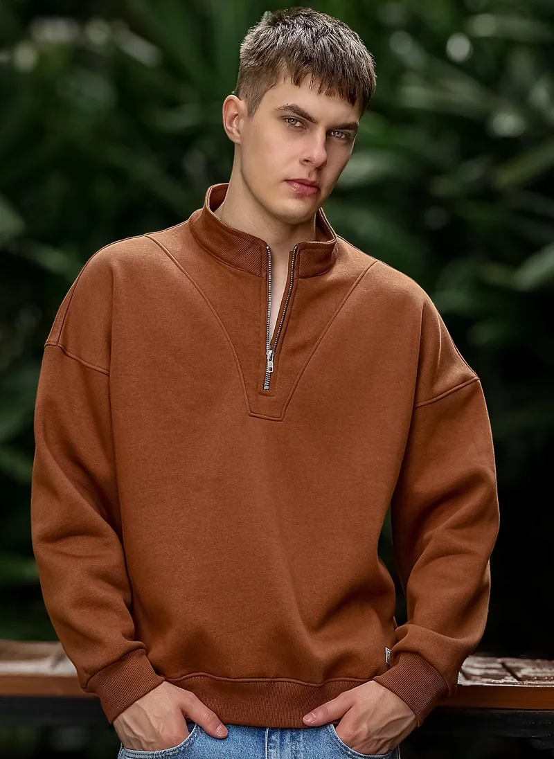 Maniac Mens Solid V Panel Round Neck Full Sleeve Brown Fleece Sweatshirt