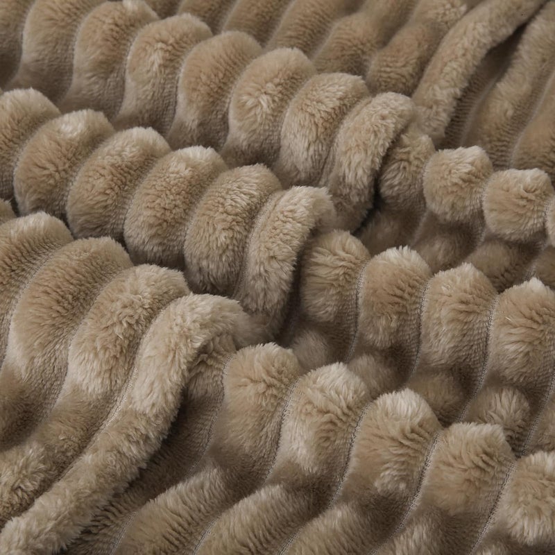 Linecooo بطانية من الصوف باللون البني، مقاس 50” × 60”， مناسبة للأريكة أو السرير، ناعمة جدًا ومريحة، مصنوعة من القطن الميكروفيبر مع تصميم خطوط، خفيفة الوزن، مناسبة للبالغين والنساء والفتيات. - Image 5