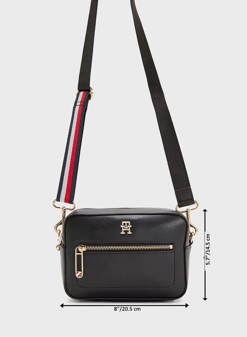 TOMMY HILFIGER Narrow Strap Camera Bag