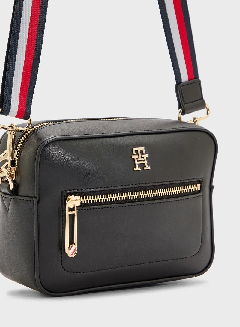 TOMMY HILFIGER Narrow Strap Camera Bag