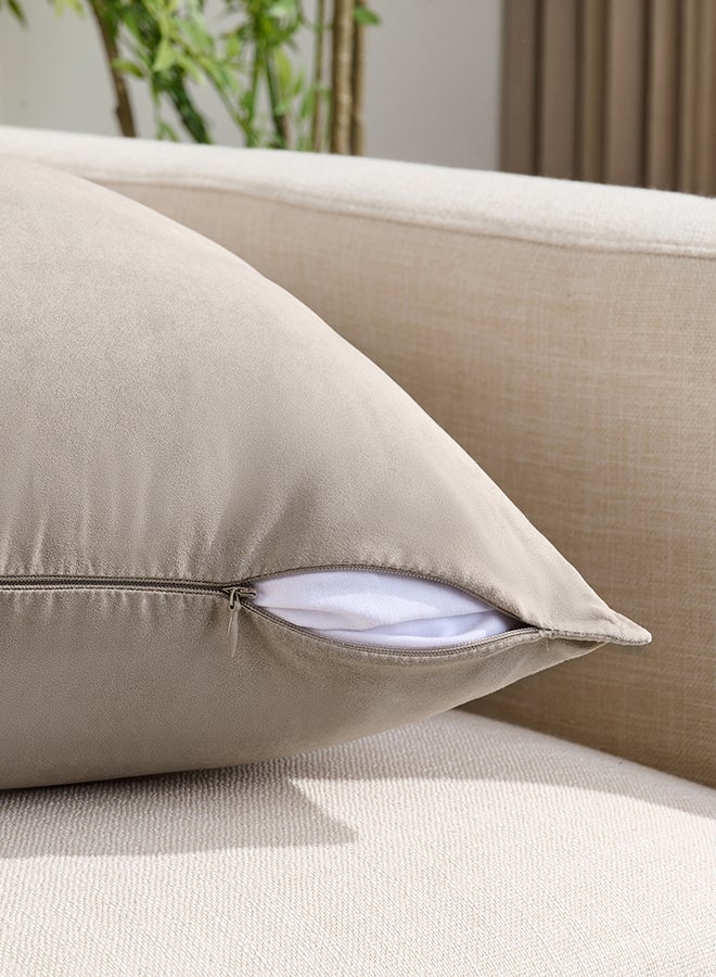 Fancy Homi مجموعة من 2 أغطية وسائد زخرفية محايدة للكنبة، السرير والأريكة، ناعمة للغاية ونمط مخملي، تصميم جمالي وحديث - 45x45 سم - بني فاتح - Image 3