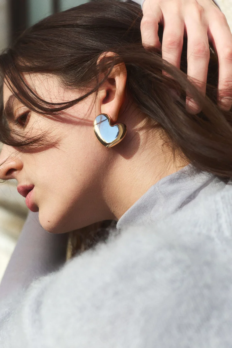 اتش اند ام حلق معدني على شكل قلب