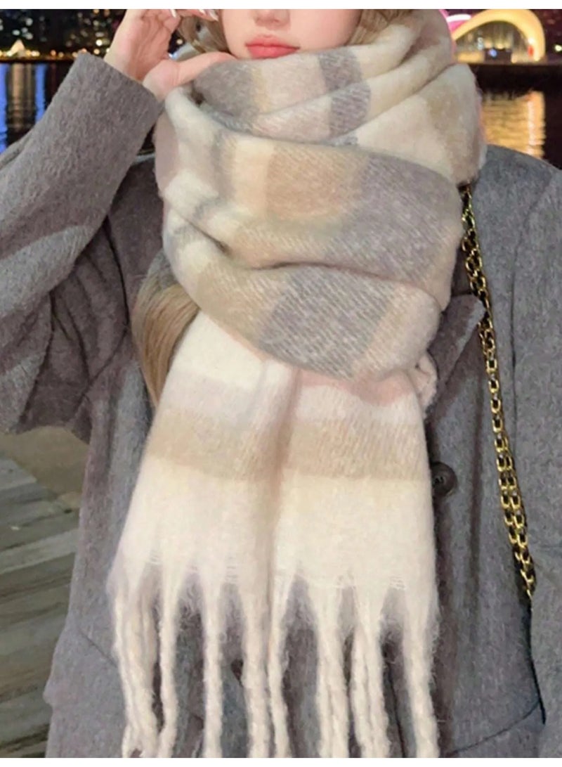 شال شتوي نسائي فاخر بتصميم مخطط شال شتوي مصنوع من  قماش ناعم ودافئ يضيف لمسة ناعمه وفاخره لإطلالتك الشتوية. - Image 2