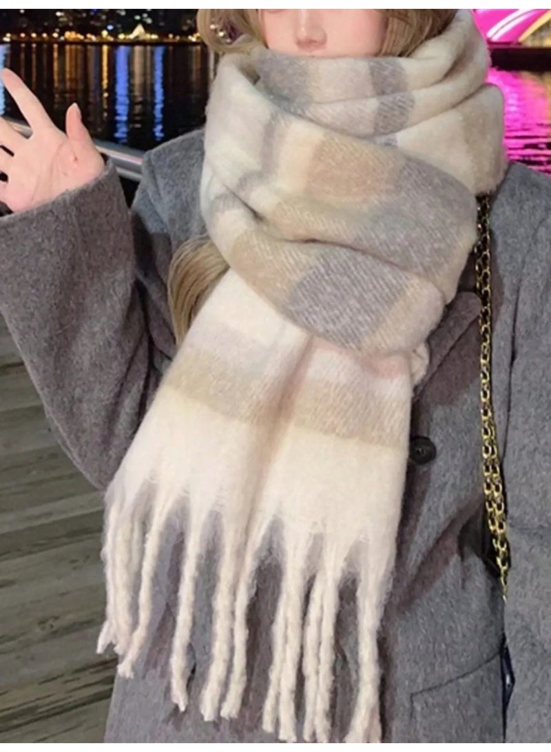 شال شتوي نسائي فاخر بتصميم مخطط شال شتوي مصنوع من  قماش ناعم ودافئ يضيف لمسة ناعمه وفاخره لإطلالتك الشتوية. - Image 4