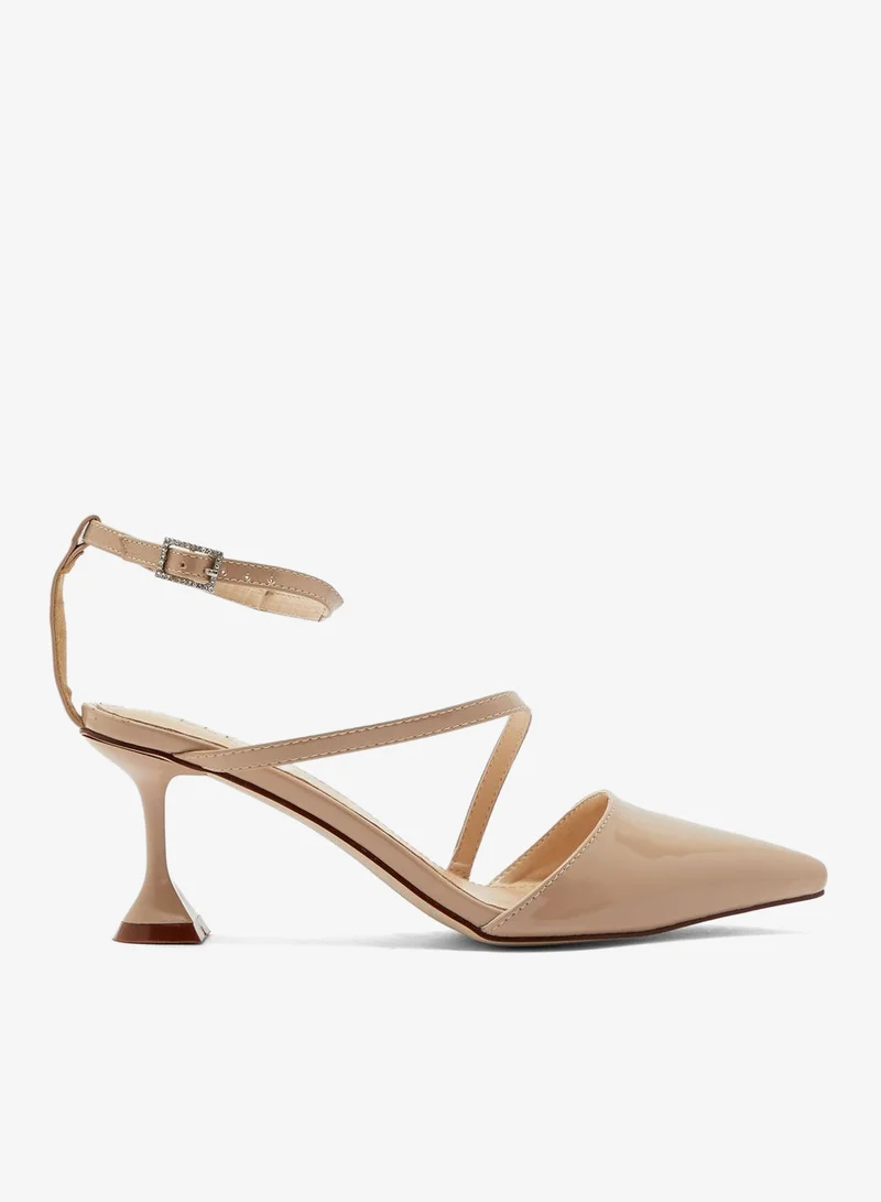 ايلا حذاء بمقدمة مدببة