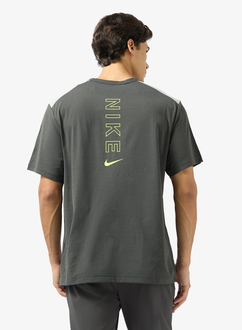 Nike Nsw Club Sports Dri-Fit T-Shirt - Image 2
