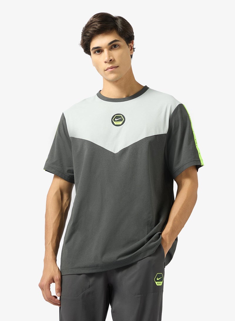 Nike Nsw Club Sports Dri-Fit T-Shirt - Image 1
