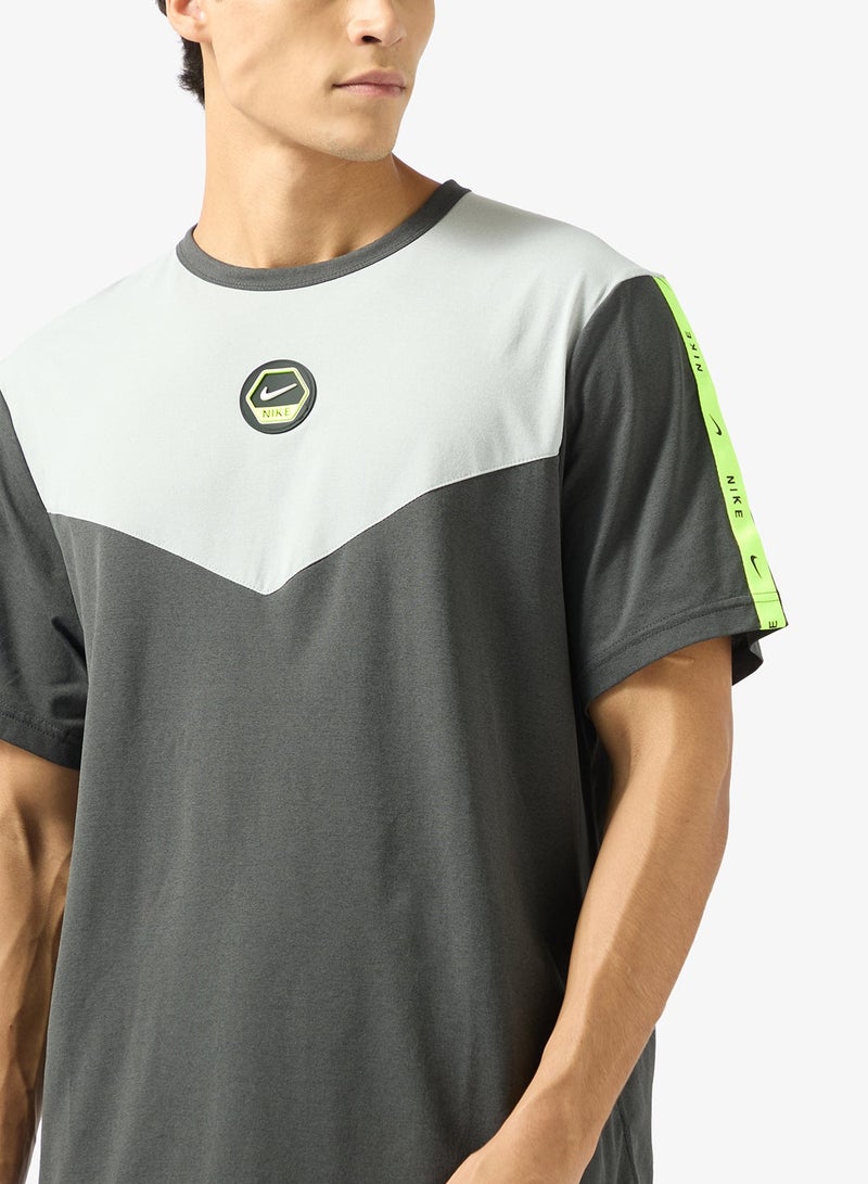 Nike Nsw Club Sports Dri-Fit T-Shirt - Image 3